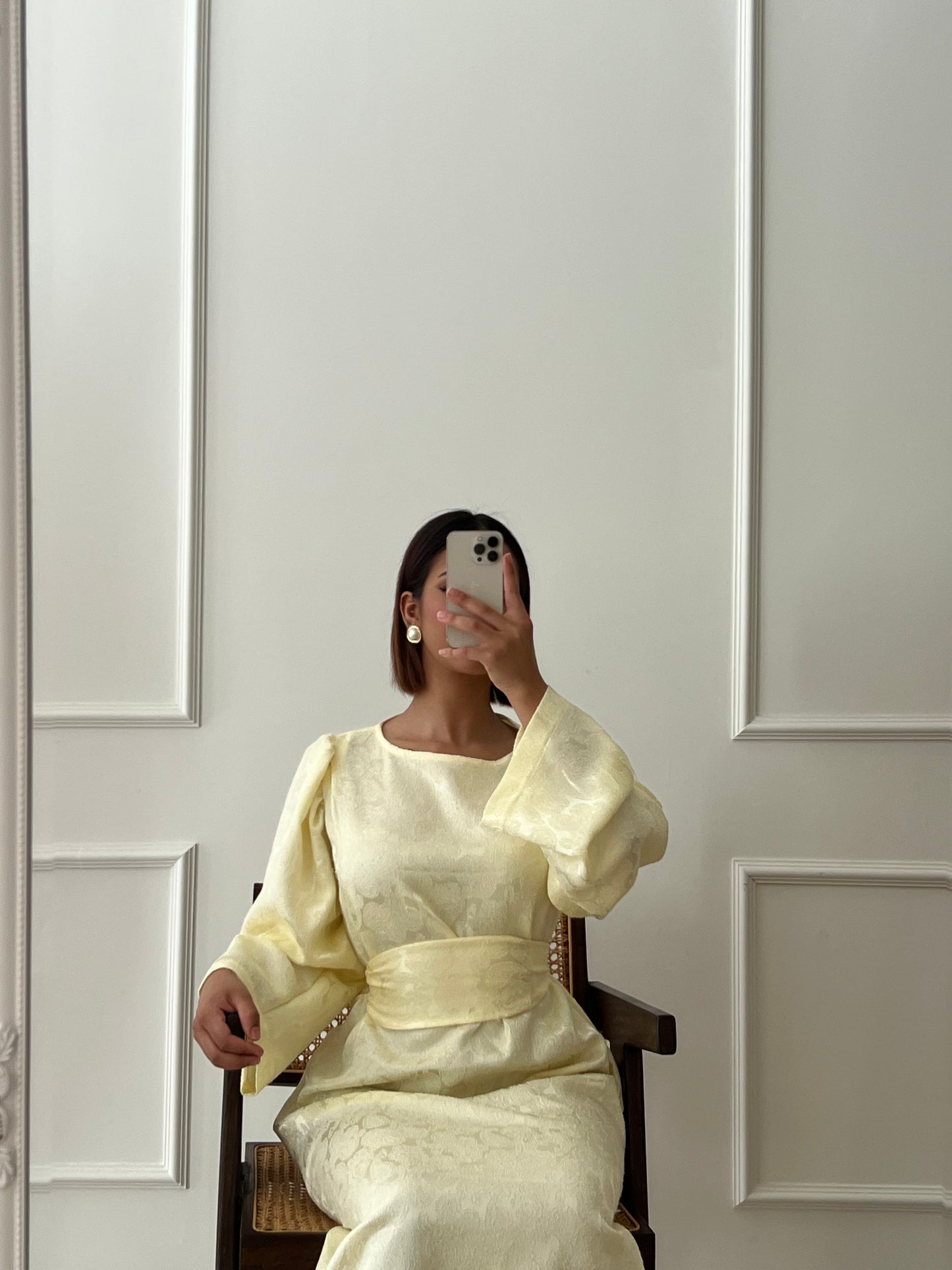 ROBE JAUNE ORNEMENTALE